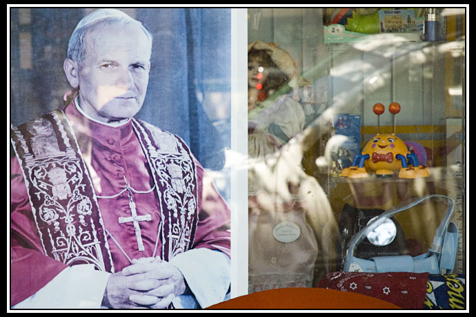 pope john pic in storefront
